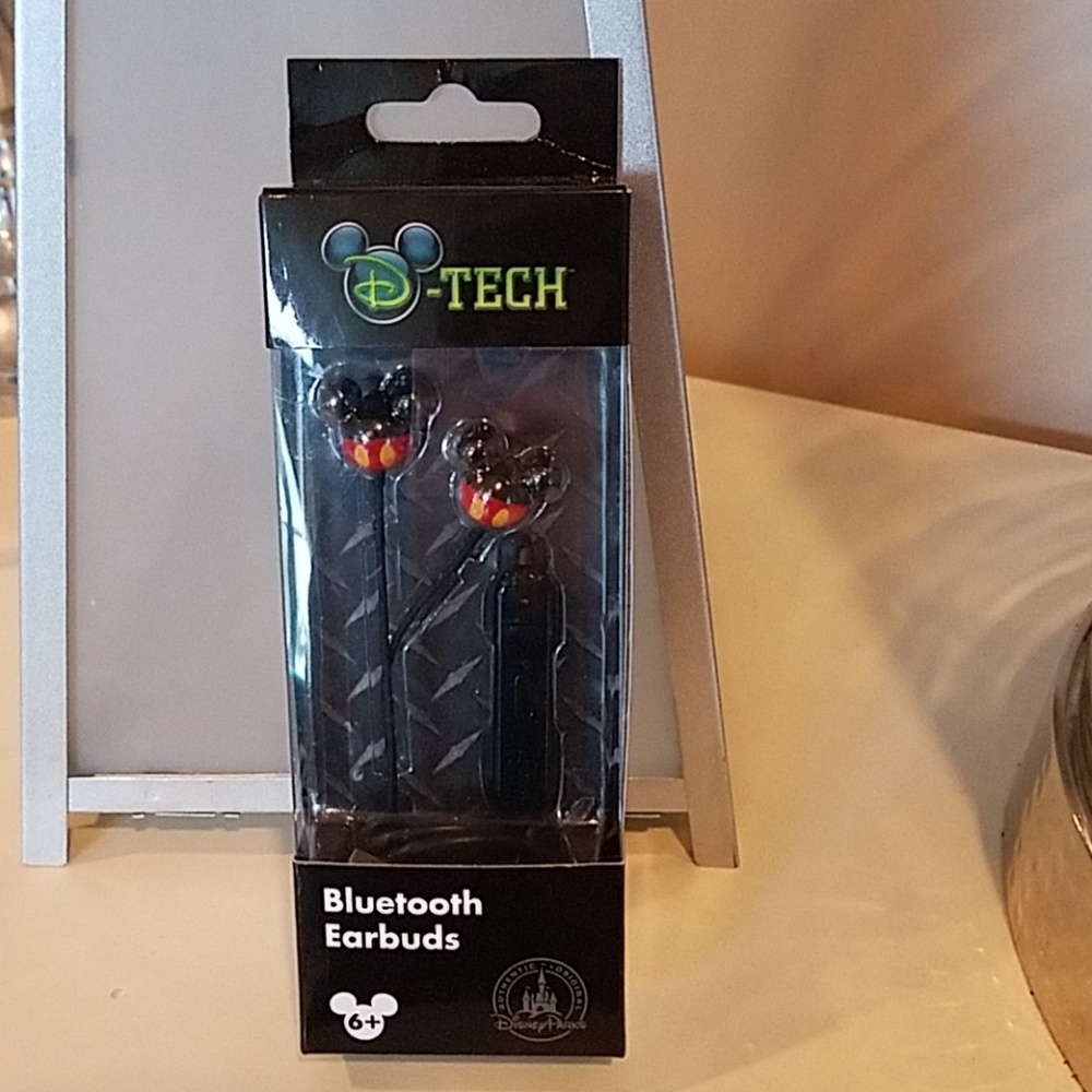 Disney-Tech Bluetooth Earbuds New with tag in Box - Picture 7 of 8